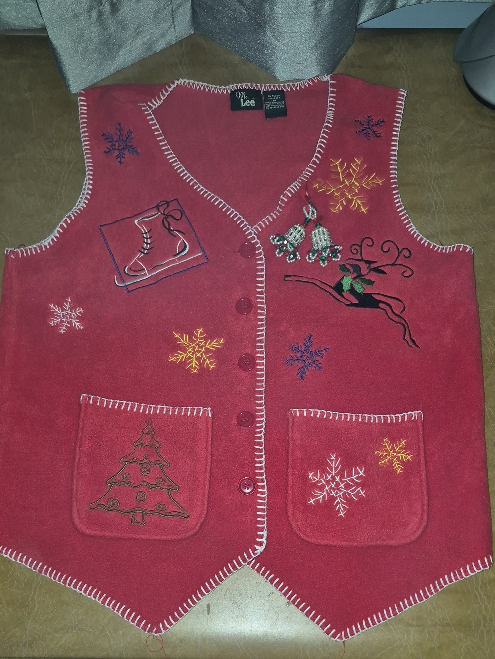 Vintage Ms. Lee Red Embroidered Fleece Holiday Vest Size M* Bonus Brooch